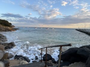 Waves rolling onto the shore, symbolising the body’s physiological response to anxiety